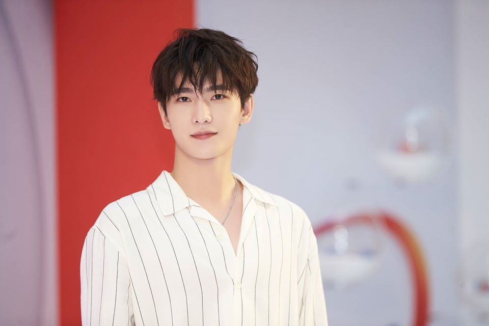 Dương Dương hẹn hò sao nữ phim Tân Hồng Lâu Mộng: Tin đồn tình ái gây chấn động Cbiz