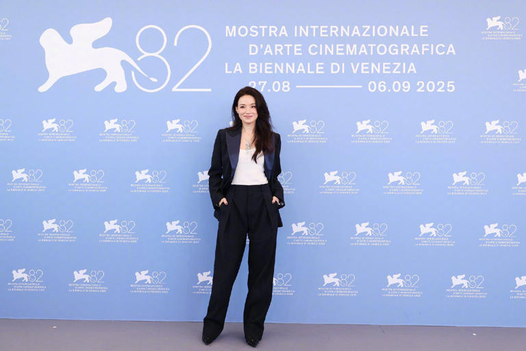Thư Kỳ ra mắt phim ở Liên hoan phim Venice 2025: Dấu mốc mới trong sự nghiệp